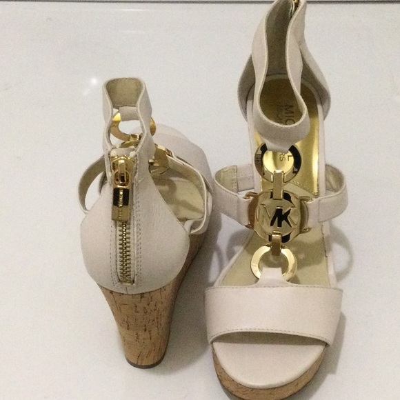 Michael Kors wedge platform cream /gold logo size 7 - Picture 2 of 4